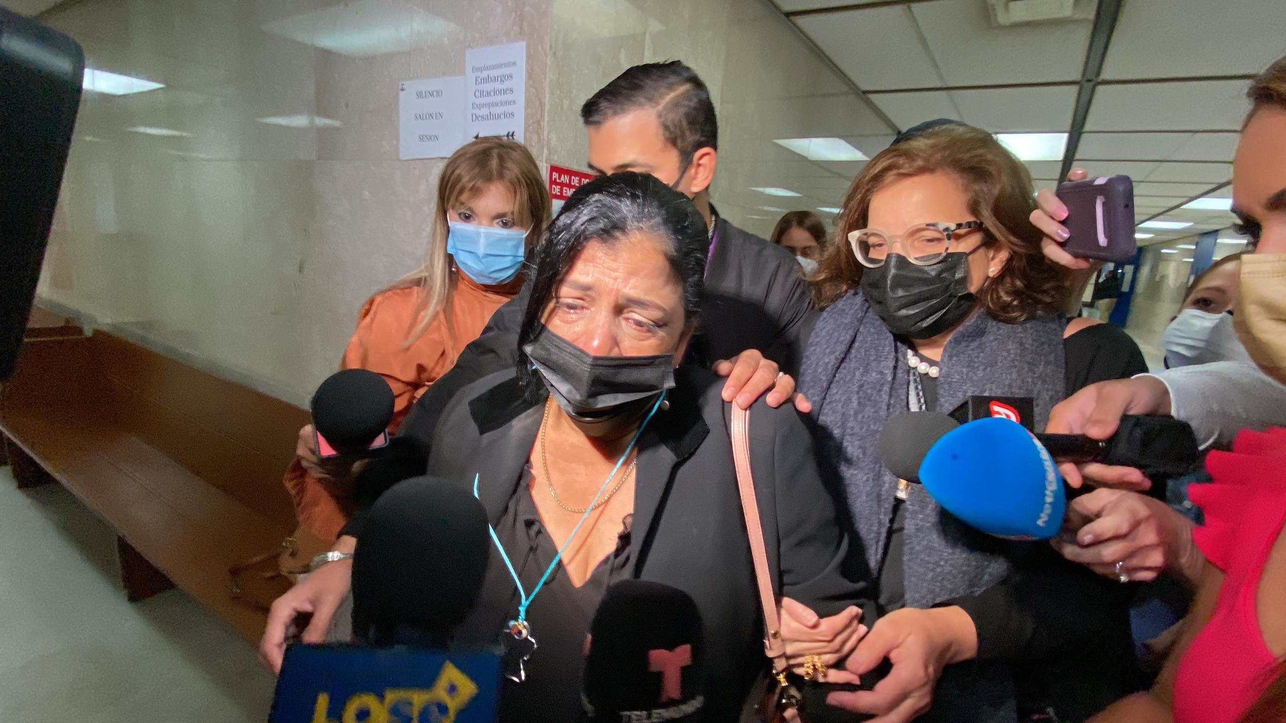 Carmen Rosa Santos lamentó la decisión de la jueza de suprimir evidencia en el caso contra la imputada de provocar el accidente que le costó la vida a su hijo.