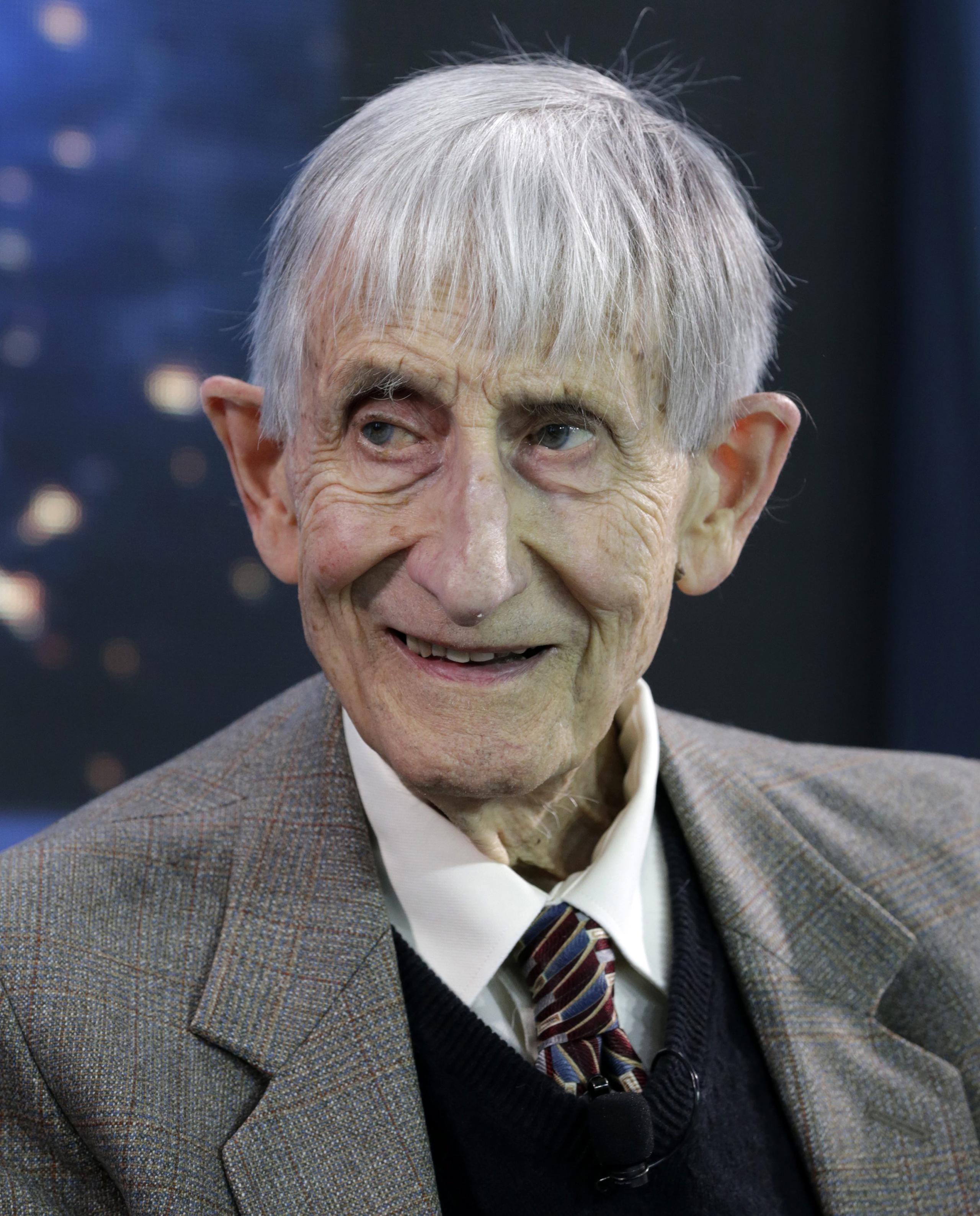 Freeman Dyson hizo contribuciones fundamentales en una variedad increíble de campos de la física y las matemáticas”, señaló en un comunicado Charles Simonyi, profesor en la Escuela de Ciencias Naturales del I.A.S. (EFE)