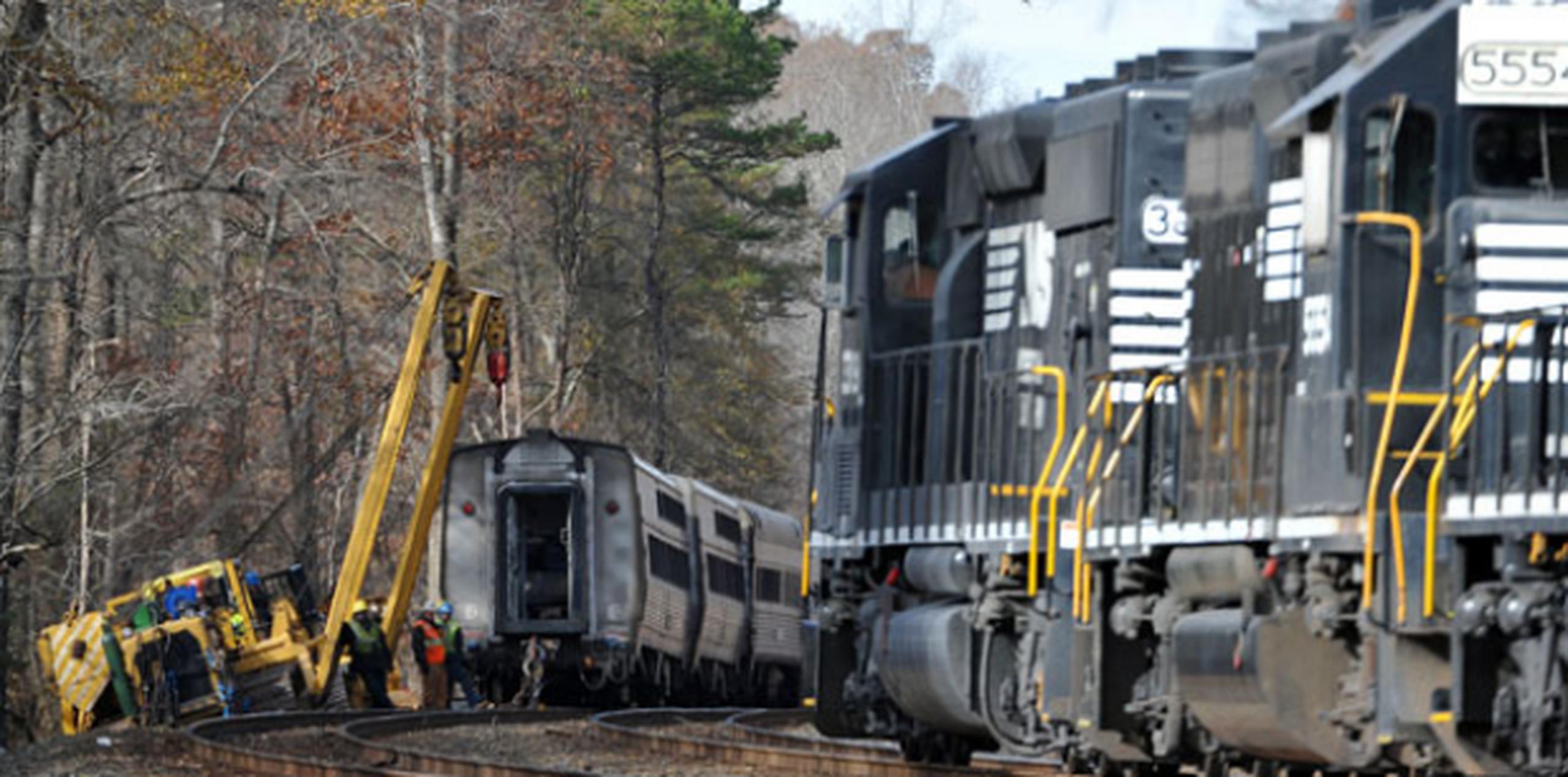 El Crescent tiene dos locomotoras y nueve vagones.(AP Photo/Rainier Ehrhardt)
