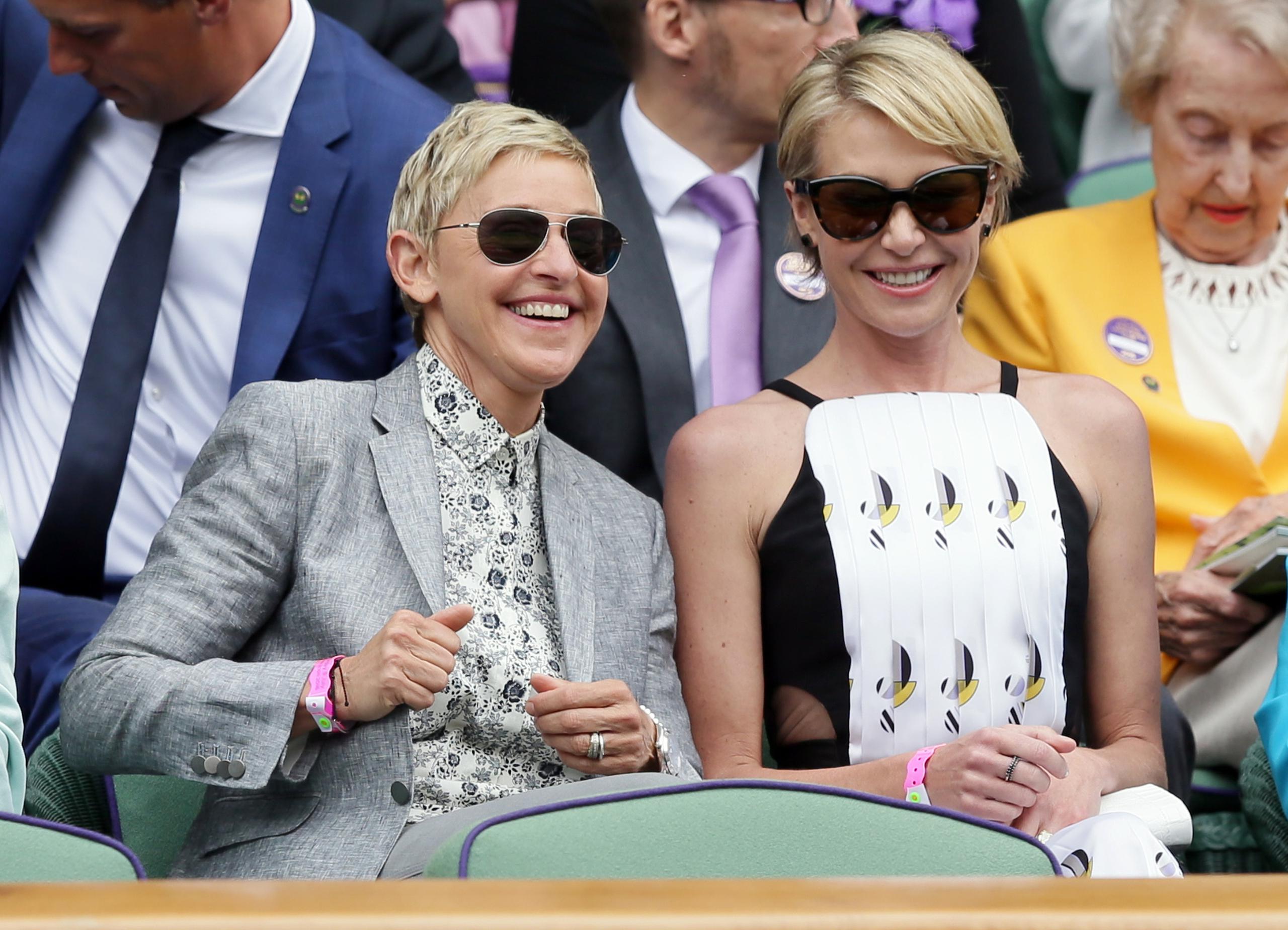 Los vídeos de Ellen DeGeneres de su esposa Portia de Rossi (derecha) aprendiendo a cocinar han sido bien apreciados por sus seguidores.
