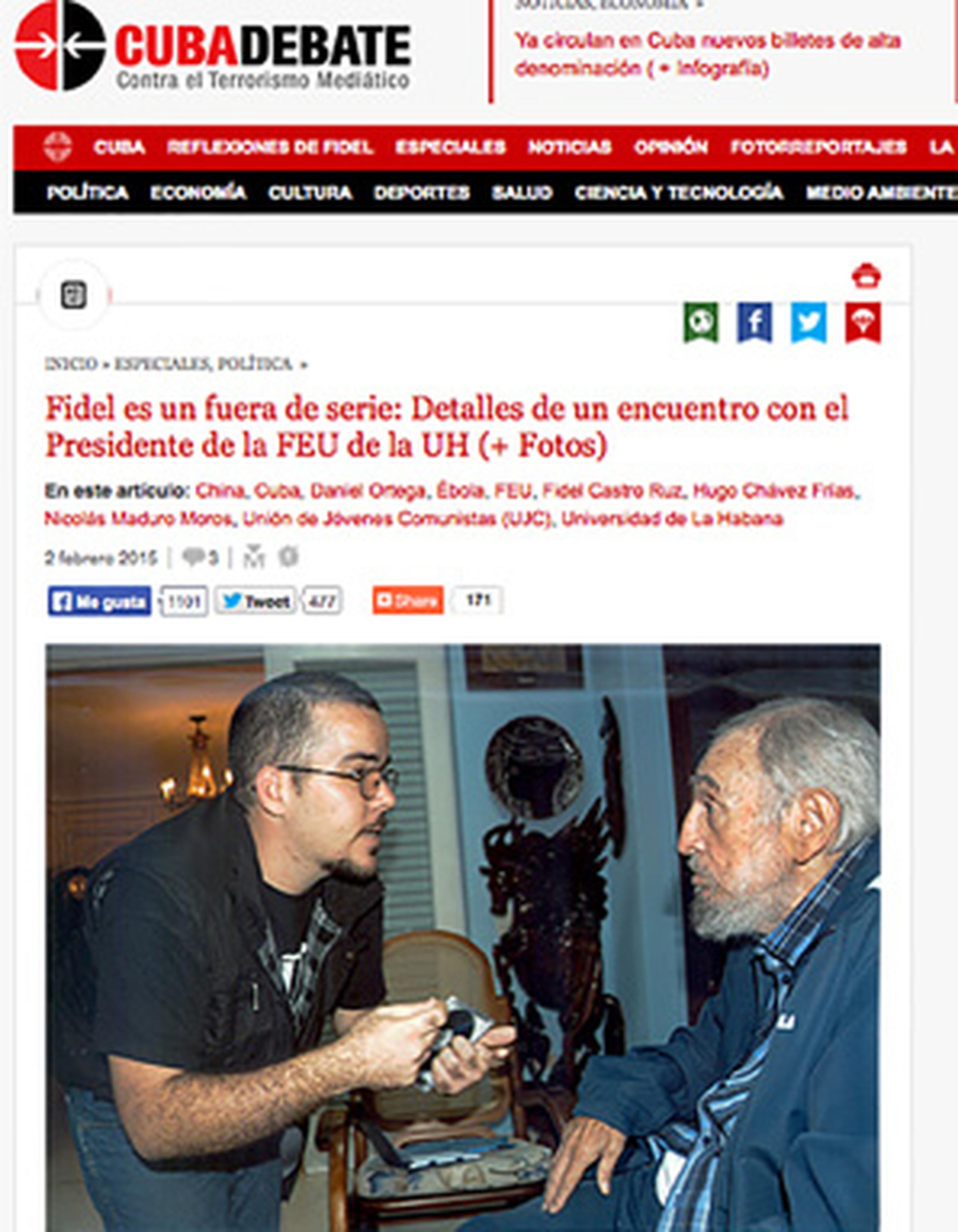 Castro, de 88 años, aparece en las fotos junto al joven Randy Perdomo, uno de los directivos de la Federación de Estudiantes Universitarios de Cuba. (AP)