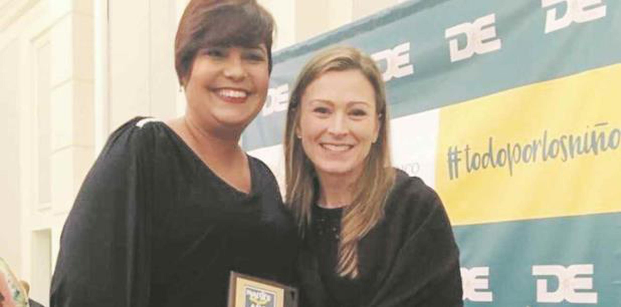 Nerys Ayala fue reconocida por la secretaria de Educación, Julia Keleher, como "Maestra del Año" en el 2017. (Suministrada)