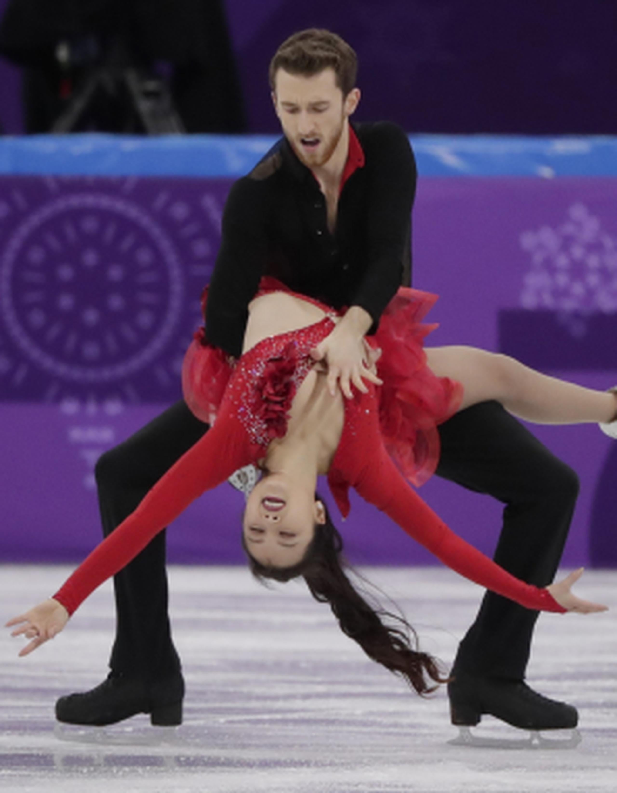 Yura Min y Alexander Gamelin, por Corea del Sur, patinaron al ritmo de Despacito. (AP)