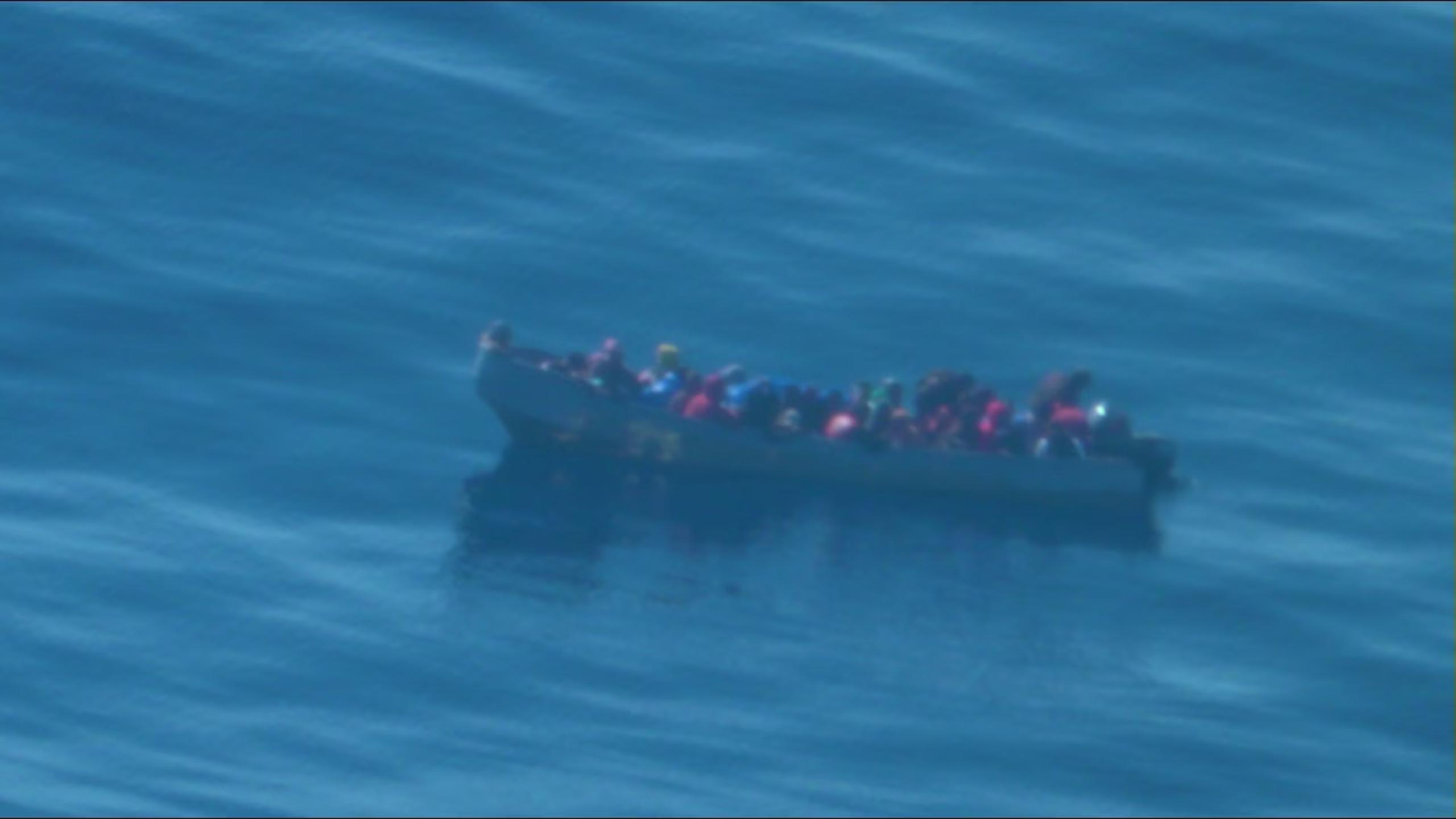 La Guardia Costera intervino con una yola rústica de 25 pies, atestada de personas, en la costa oeste de la Isla.