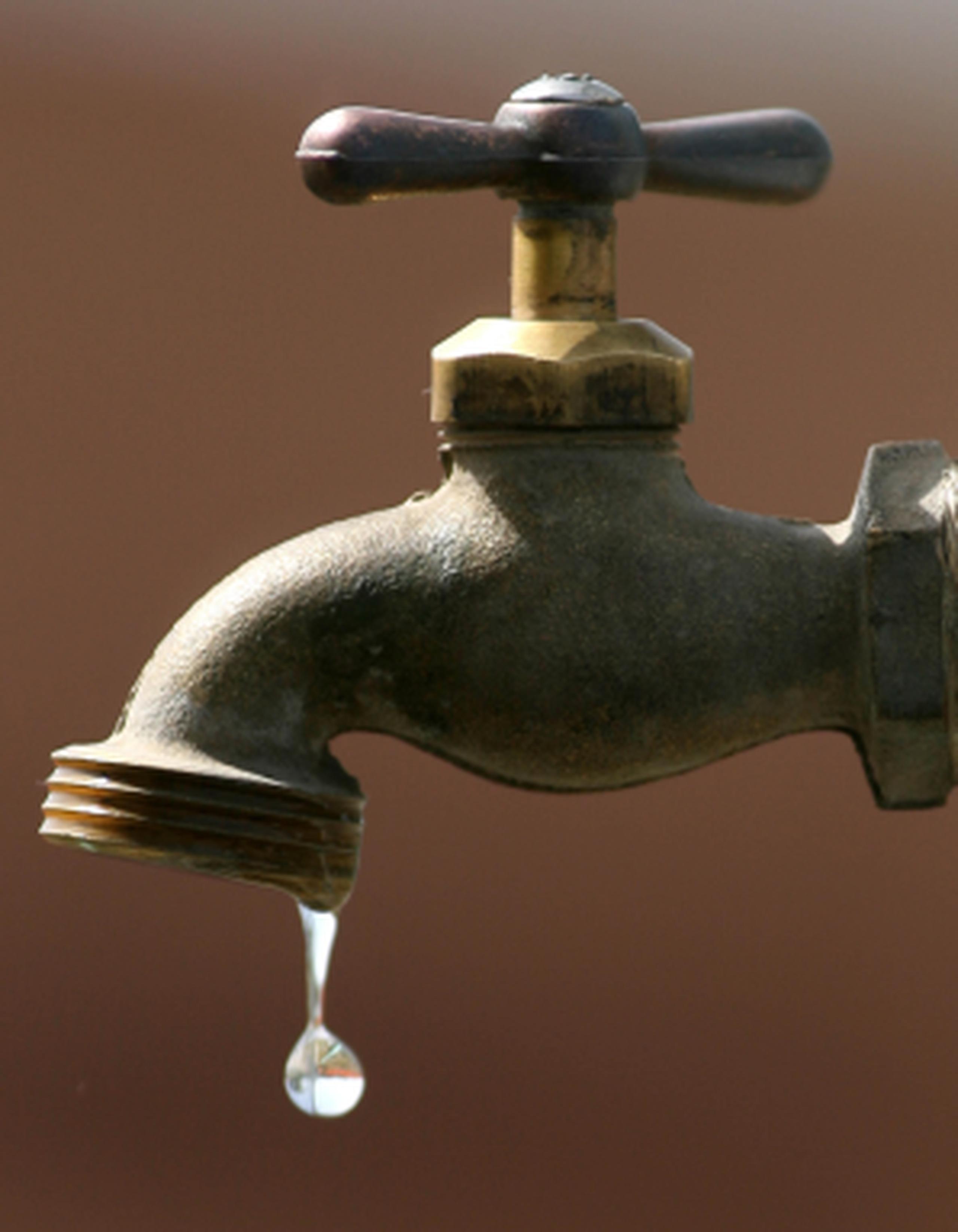 Se estima que en un plazo de ocho horas se pueda restablecer el sistema de agua.  (Archivo/tonito.zayas@gfrmedia.com)