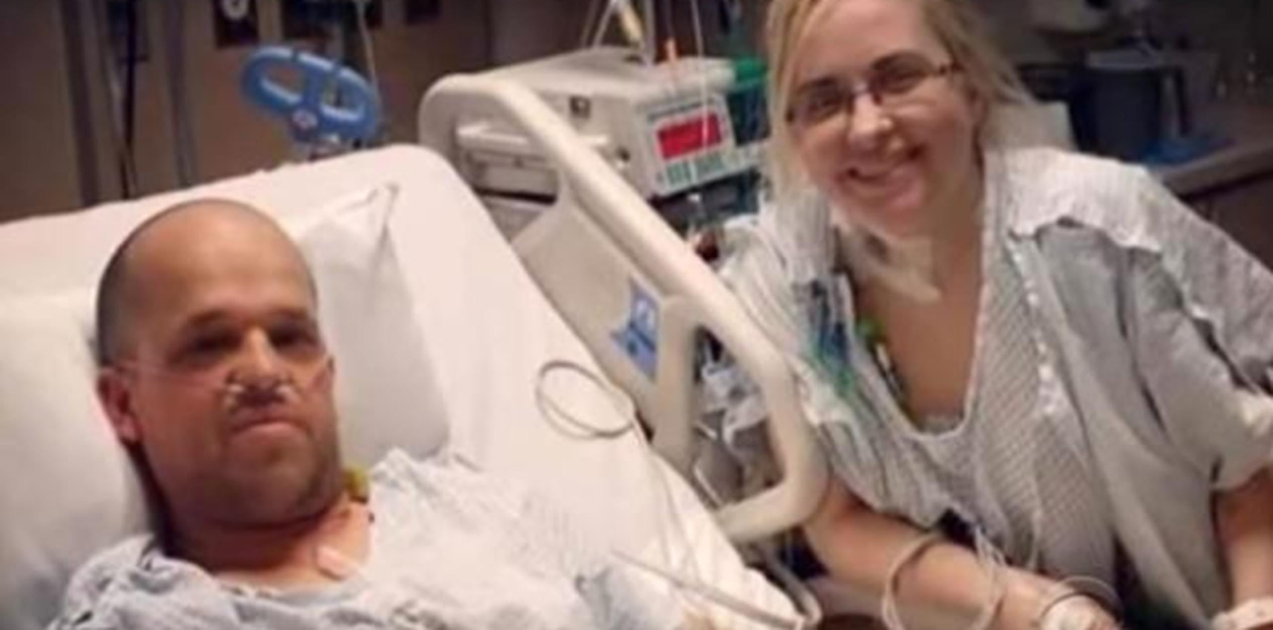 Pocos días antes de su cumpleaños número 26, Heather ingresó al hospital para finalmente recibir el transplante, con Chris en la habitación contigüa. (emedemujer.com)