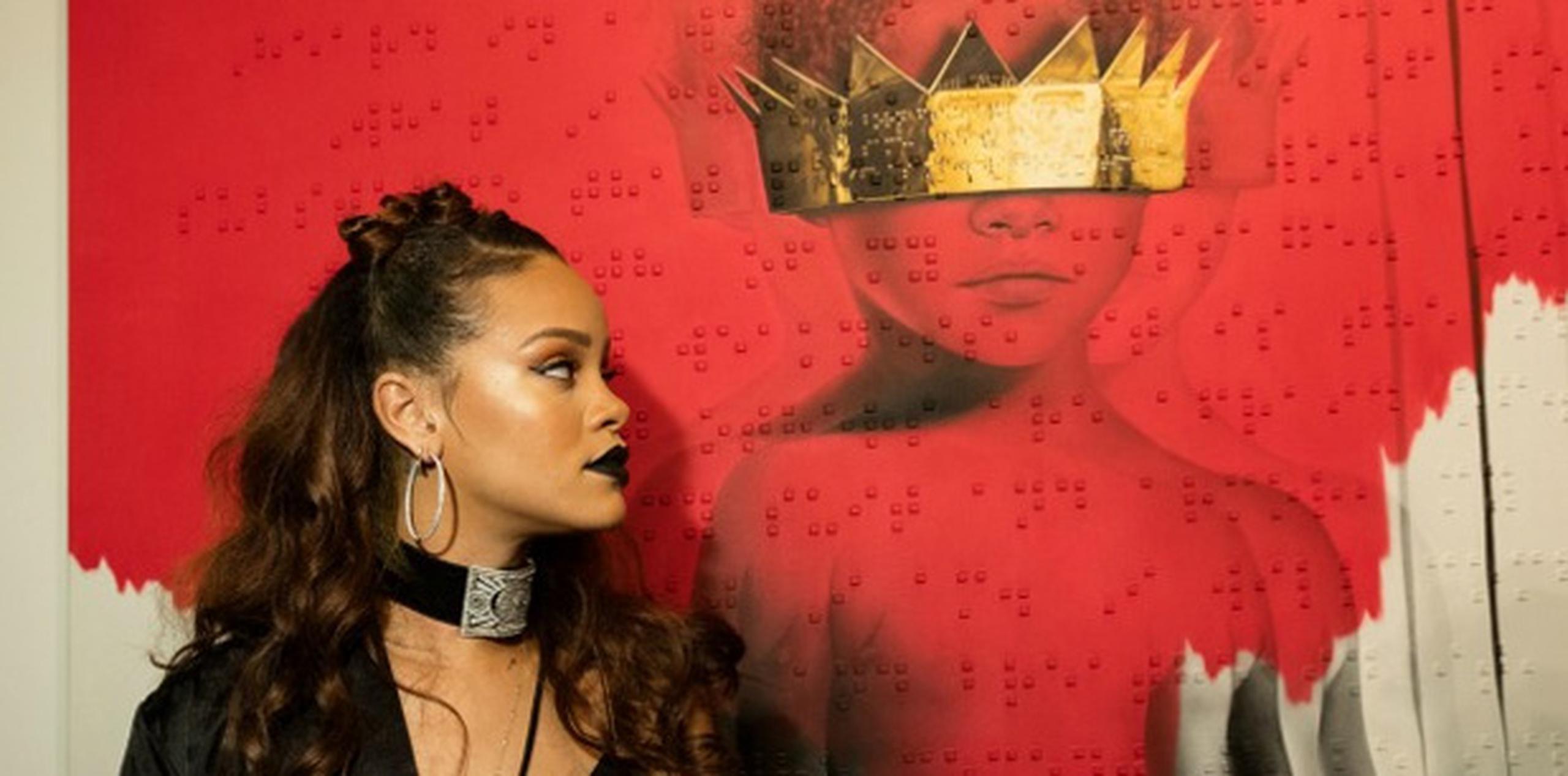 La página oficial de Rihanna publicó ocho vídeos cortos como contenido adicional de "ANTI".