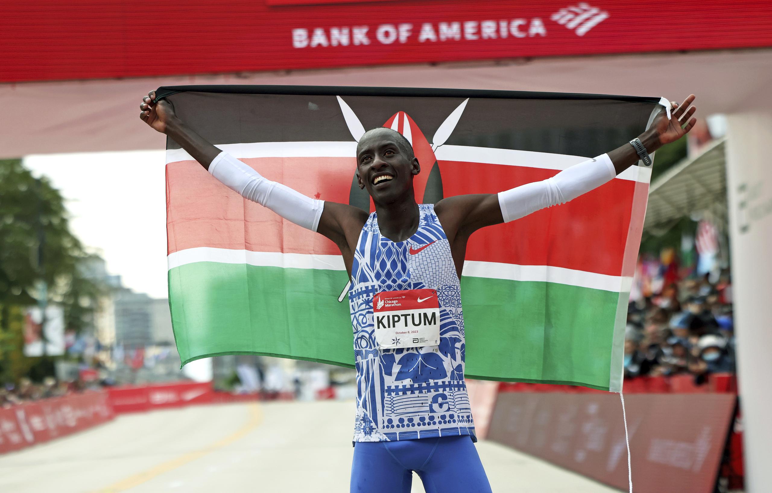 Kelvin Kiptum corrió en octubre pasado, el maratón de Chicago, en 2:00.35 horas.