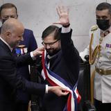 Izquierdista Boric jura como nuevo presidente de Chile