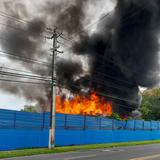 Se registra incendio en planta de reciclaje de metales en Carolina 