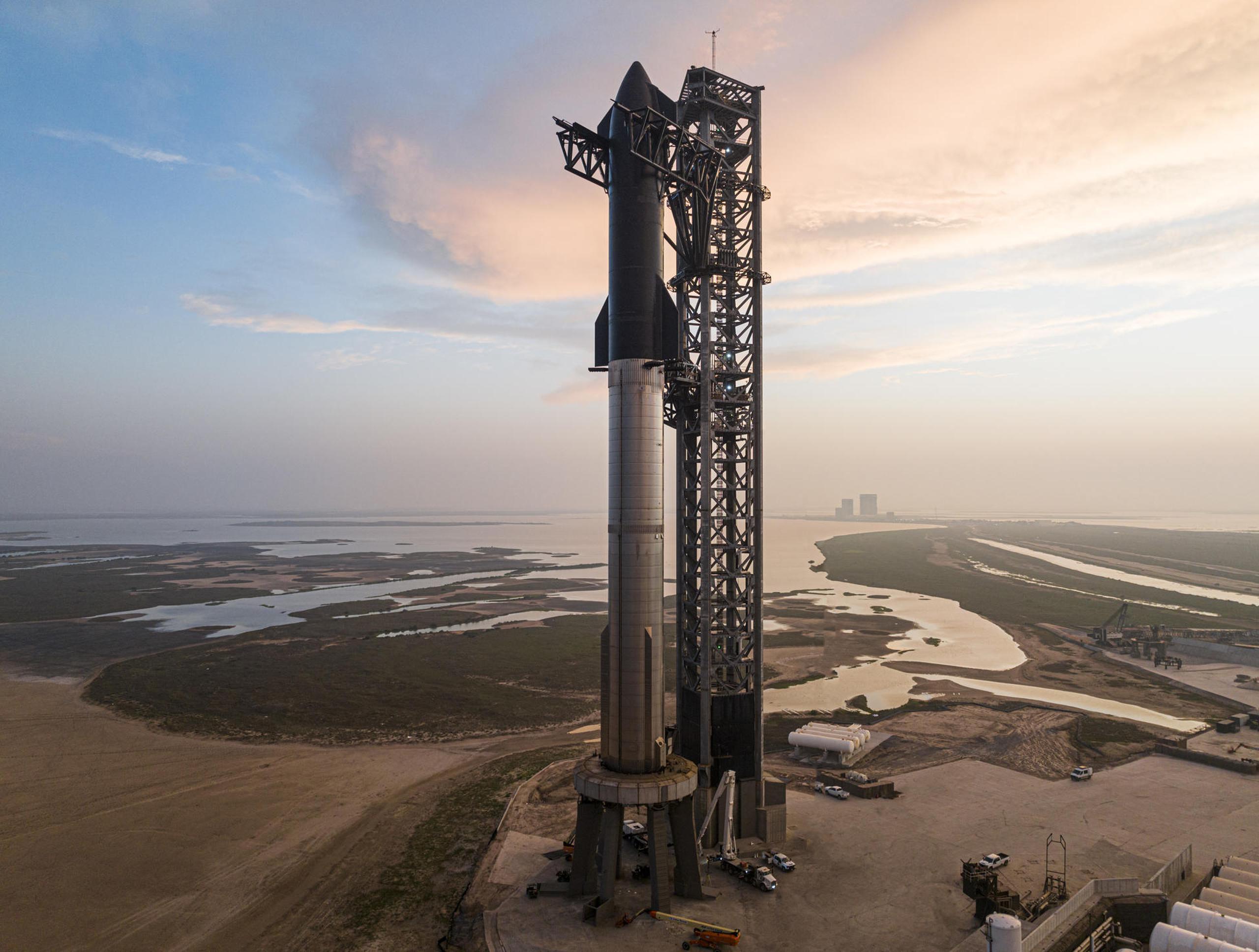 El cohete Starship en la base de SpaceX en Boca Chica, Texas.
