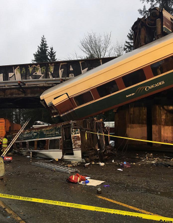 El tren descarriló justo al sur de Tacoma, Washington. (EFE)