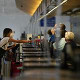 Millones saturan aeropuertos de EE.UU. por viajes del Día de Acción de Gracias