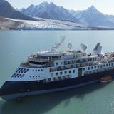 Liberan crucero de lujo que quedó varado en Groenlandia