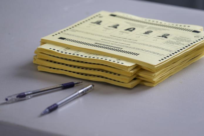 Papeletas de la elección especial en Guaynabo, el 15 de enero de 2022.