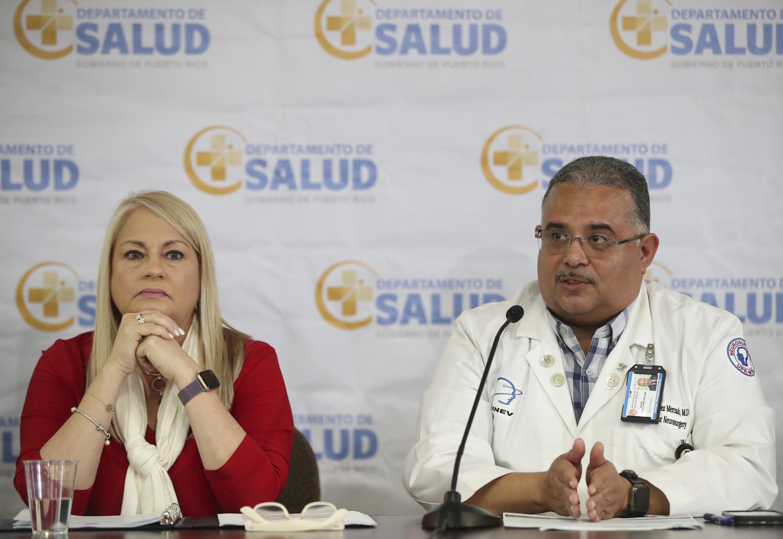La gobernadora Wanda Vzquez, junto al secretario de Salud, Rafael Rodríguez Mercado, enfatizó que estar informados es la mejor arma de prevención contra el coronavirus.