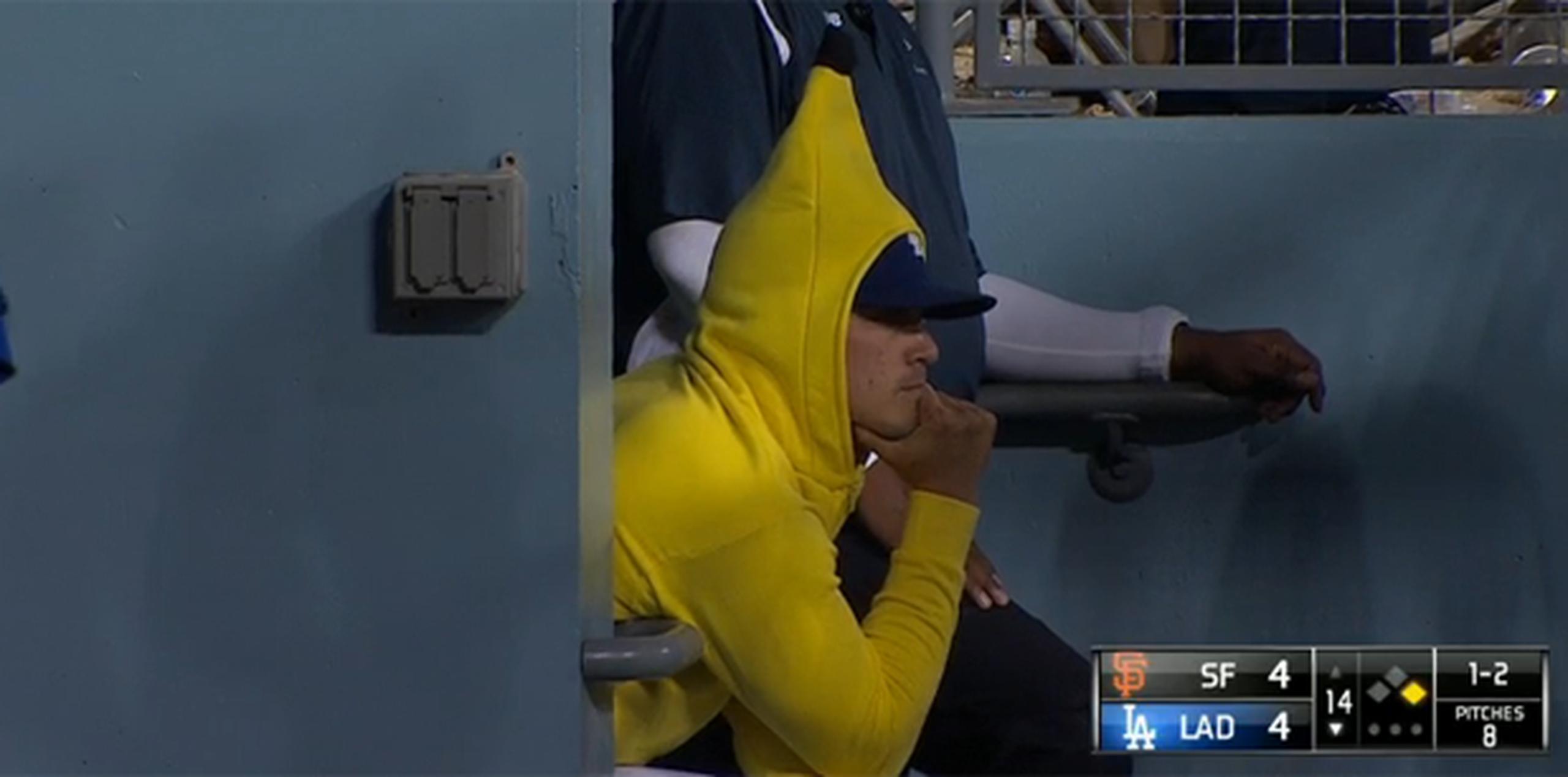 Hernández se puso un disfraz de guineo que regularmente usa para motivar a sus compañeros. (MLB.com)