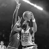 Fallece Bob Lanier, legendario canastero de la NBA