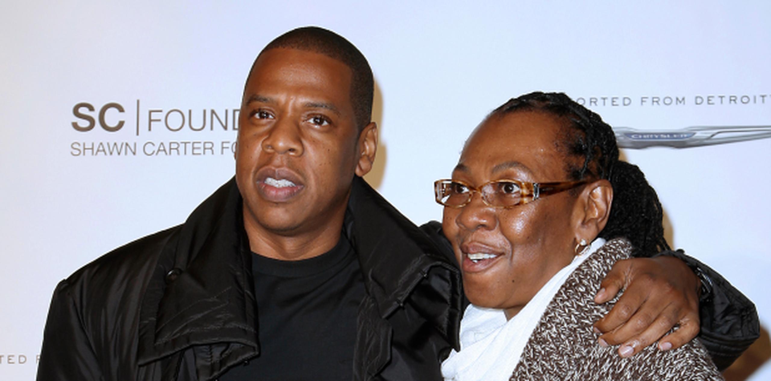 Jay Z y su mamá Gloria Carter. (AP / Starpix, Kristina Bumphrey)