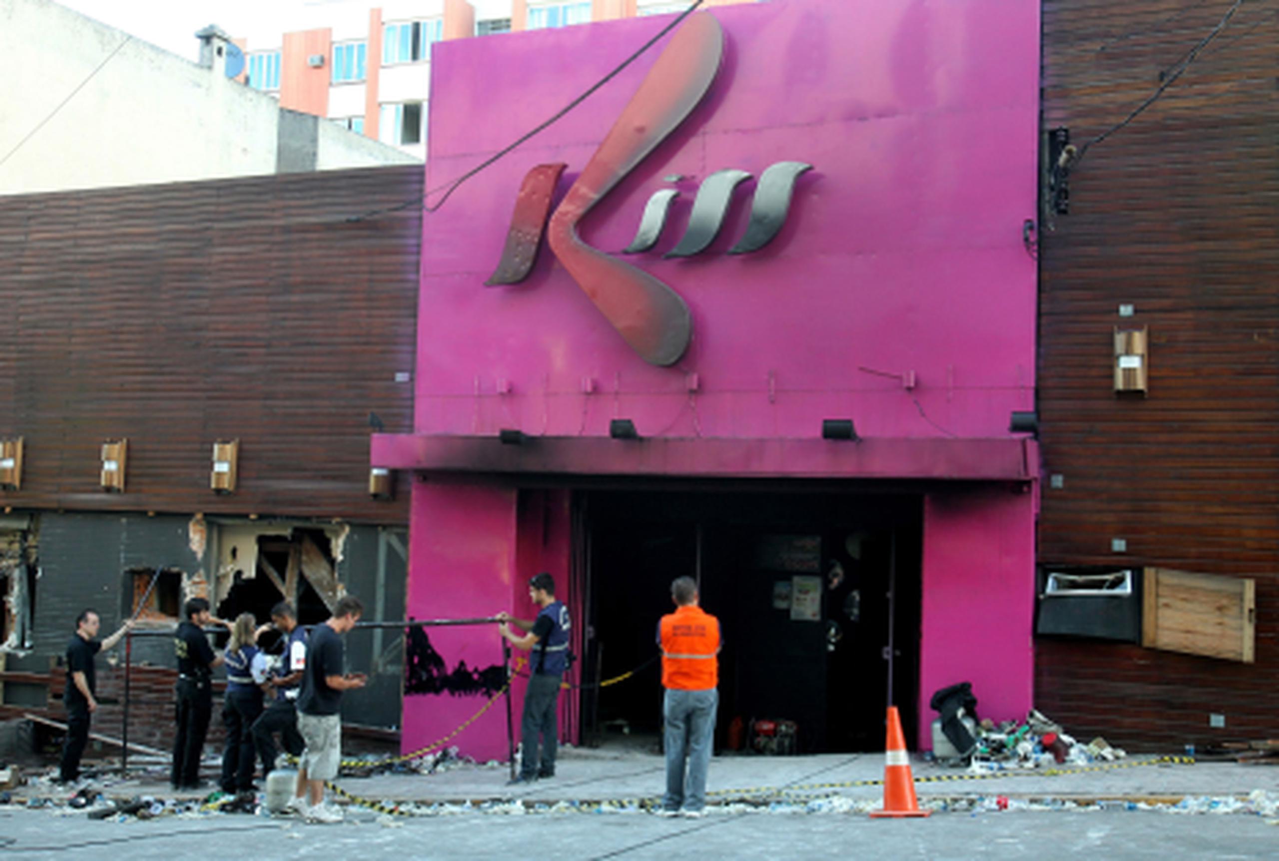 Hubo más de 260 muertos y 106 heridos en la discoteca Kiss de Rio de Janeiro. (AP)