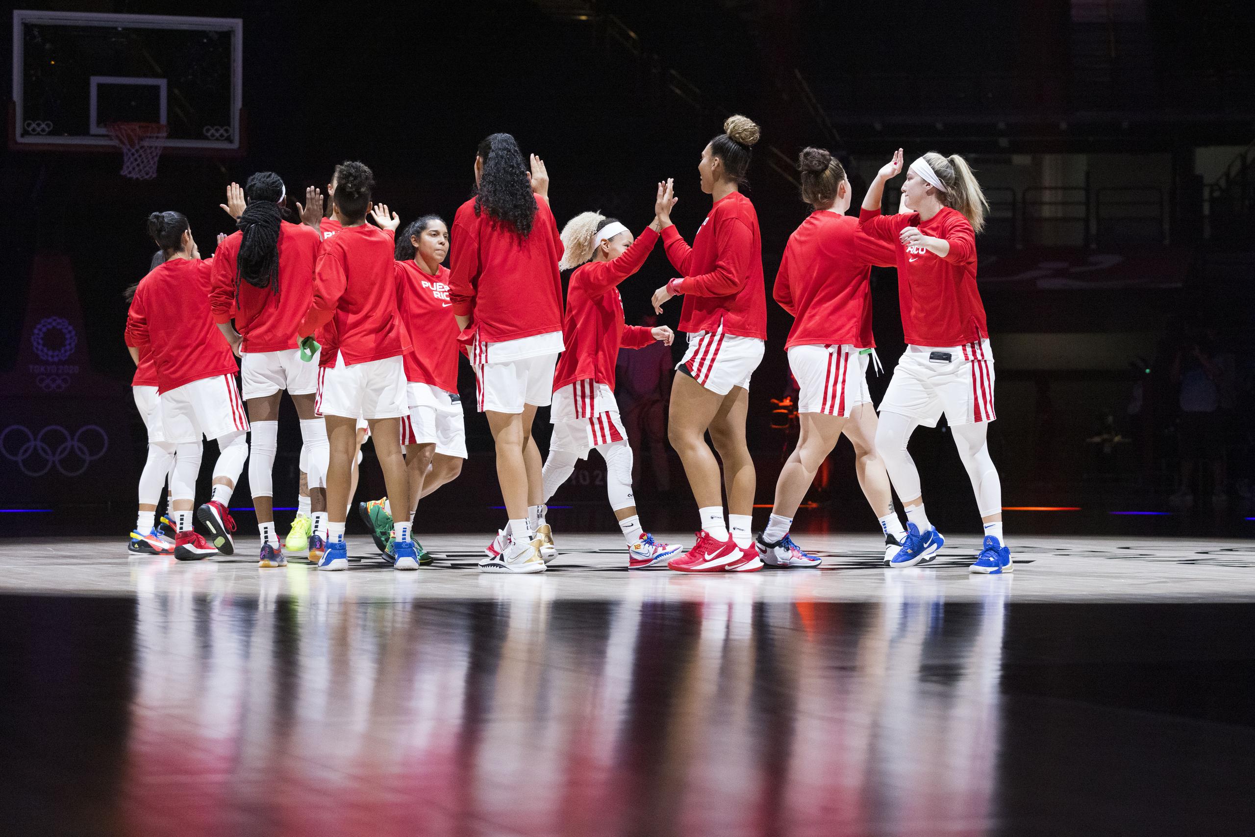 El partido fue el histórico primer juego de la Selección Nacional de Baloncesto femenino de Puerto Rico en unas Olimpiadas.