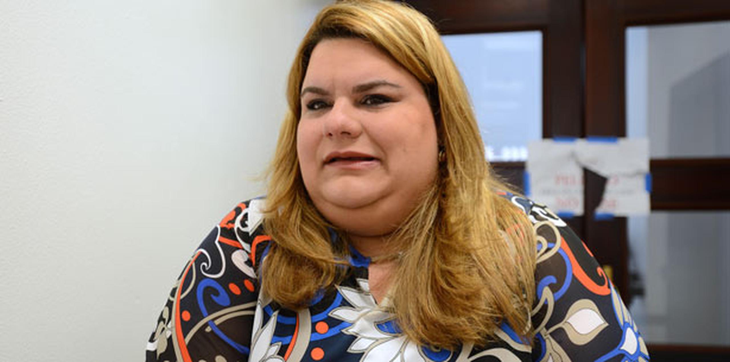 La representante Jenniffer González resaltó que el Ejecutivo y la mayoría en la Legislatura todavía no han llegado a un acuerdo sobre la tasa del IVA. (Archivo)