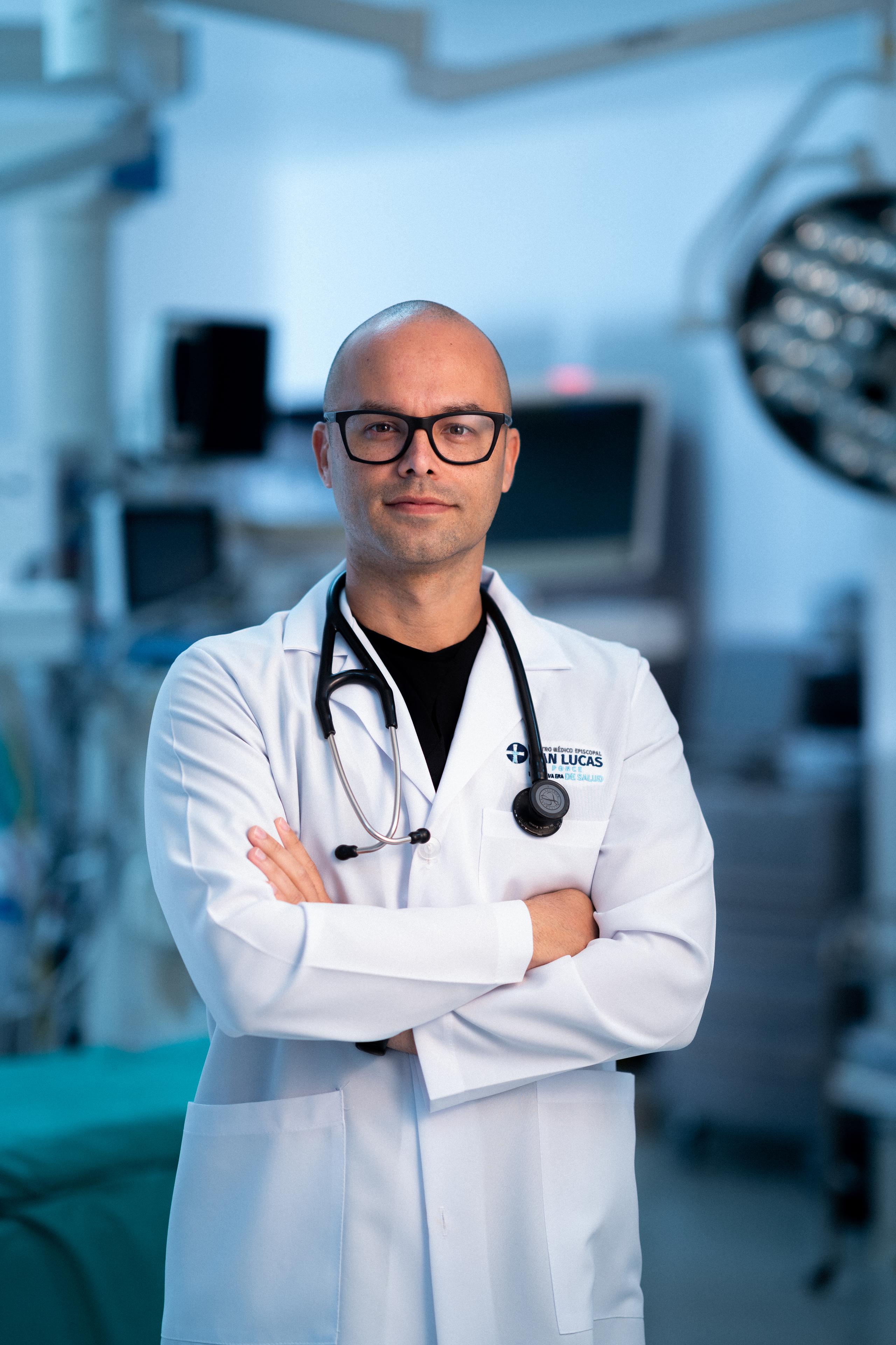 Doctor José Román Ramos, cardiólogo invasivo en el Instituto Cardiovascular del Centro Médico Episcopal San Lucas.