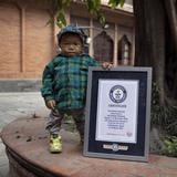 Guinness certifica a un nepalí como el adolescente más bajo del mundo