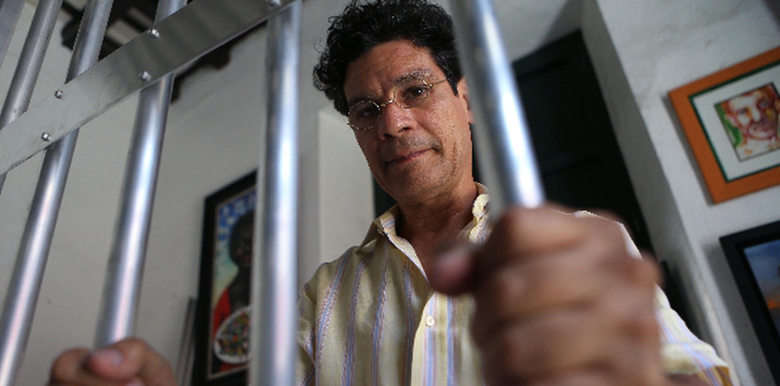 En su taller en San Juan, Nick Quijano construye algunas de las celdas que se utilizarán en el performance y en las que se encerrarán artistas, religiosos y políticos en solidaridad con Oscar López Rivera. jorge.ramirez@gfrmedia.com