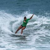 Miamar Soto sigue avanzando rondas en el Mundial Juvenil de Surfing