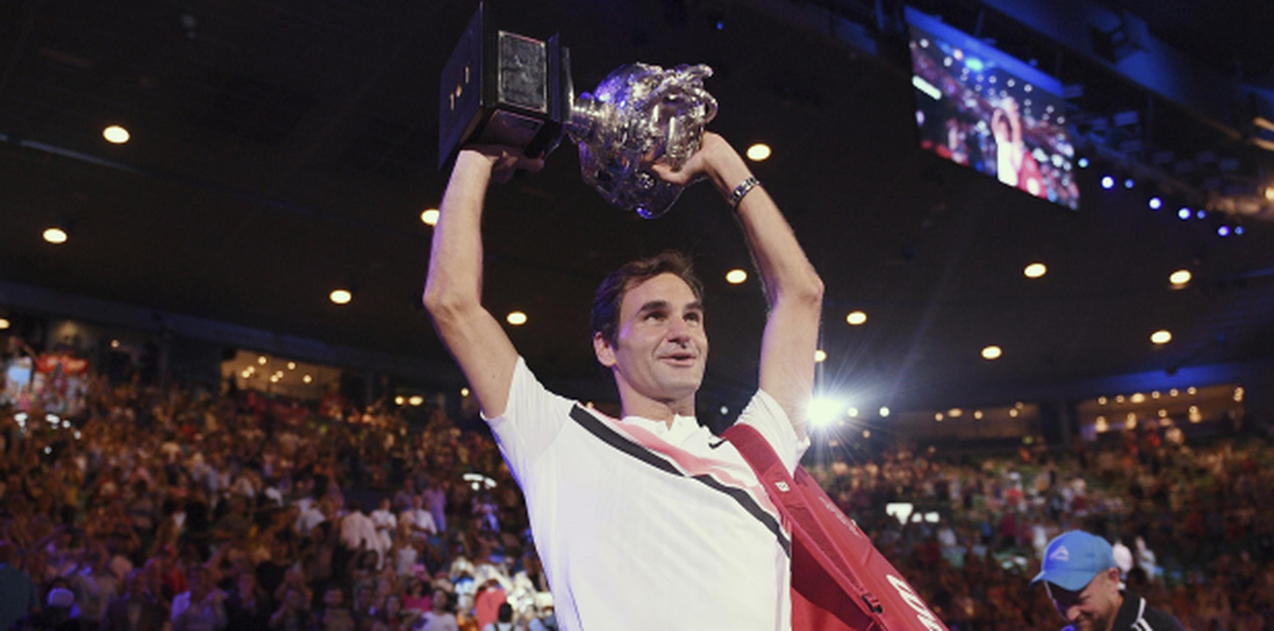 Federer superó al croata en cinco sets, 6-2, 6-7, 6-3, 3-6, 6-1. (AP)

