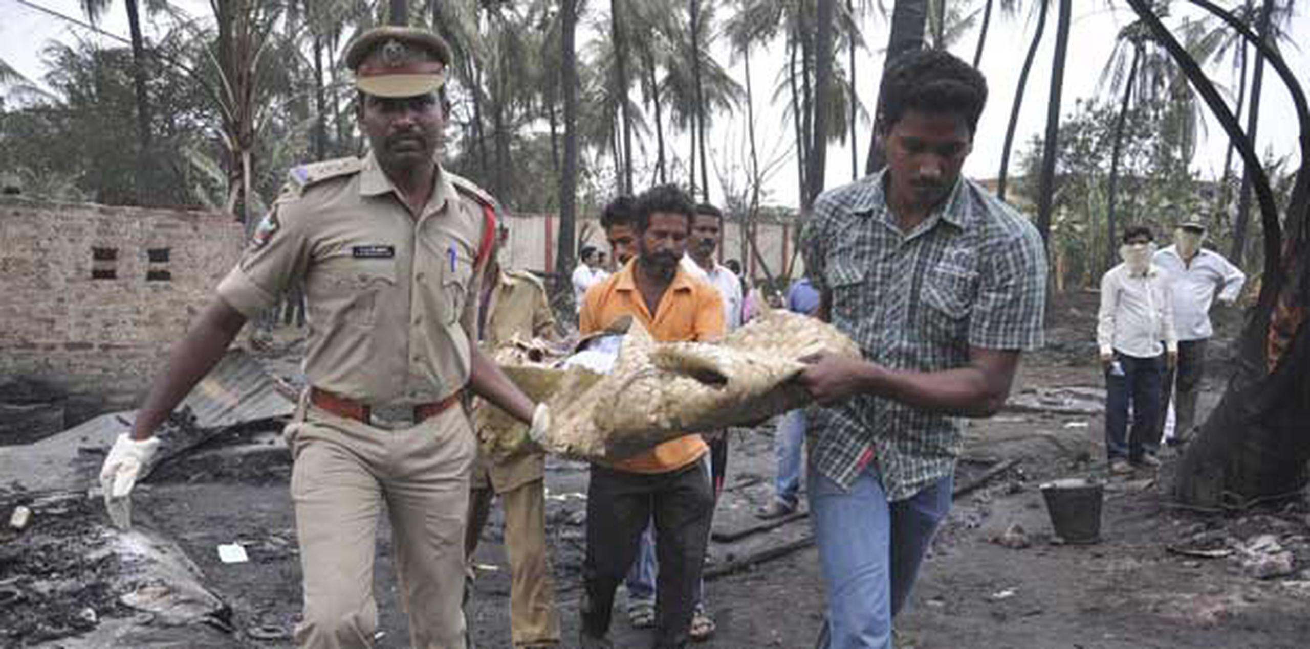 El ministro de gobierno de Andhra Pradesh, N. Chinna Rajappa, dijo que la explosión ocurrió alrededor de las 5:30 de la mañana en la aldea de Nagaram, donde hay una estación de conexión de la compañía de gas. (Agencia EFE)