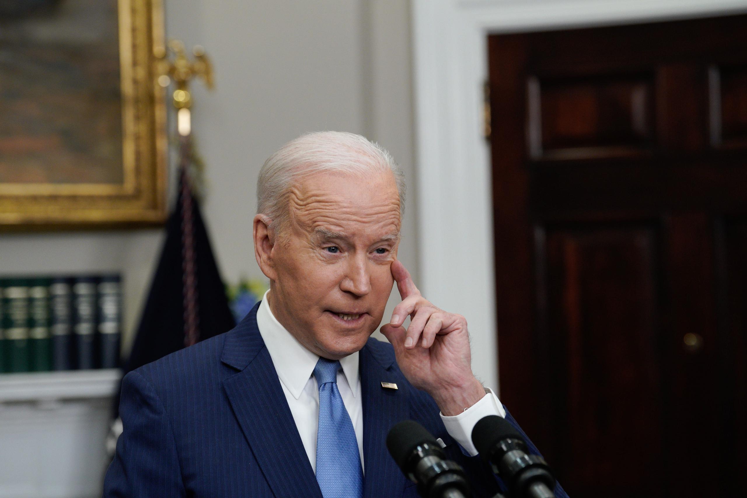 “El presidente Biden expresó el apoyo de Estados Unidos por los esfuerzos para resolver el conflicto en el formato de Normandía, y expresó su esperanza de que el compromiso de las partes este 26 de enero con los términos del alto el fuego de julio de 2020 ayuden a rebajar las tensiones e impulsar la implementación de los Acuerdos de Minsk”, indicó la Casa Blanca.