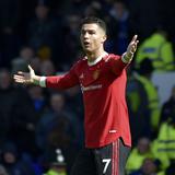 Policía investiga a Cristiano Ronaldo por arrancar teléfono de fan