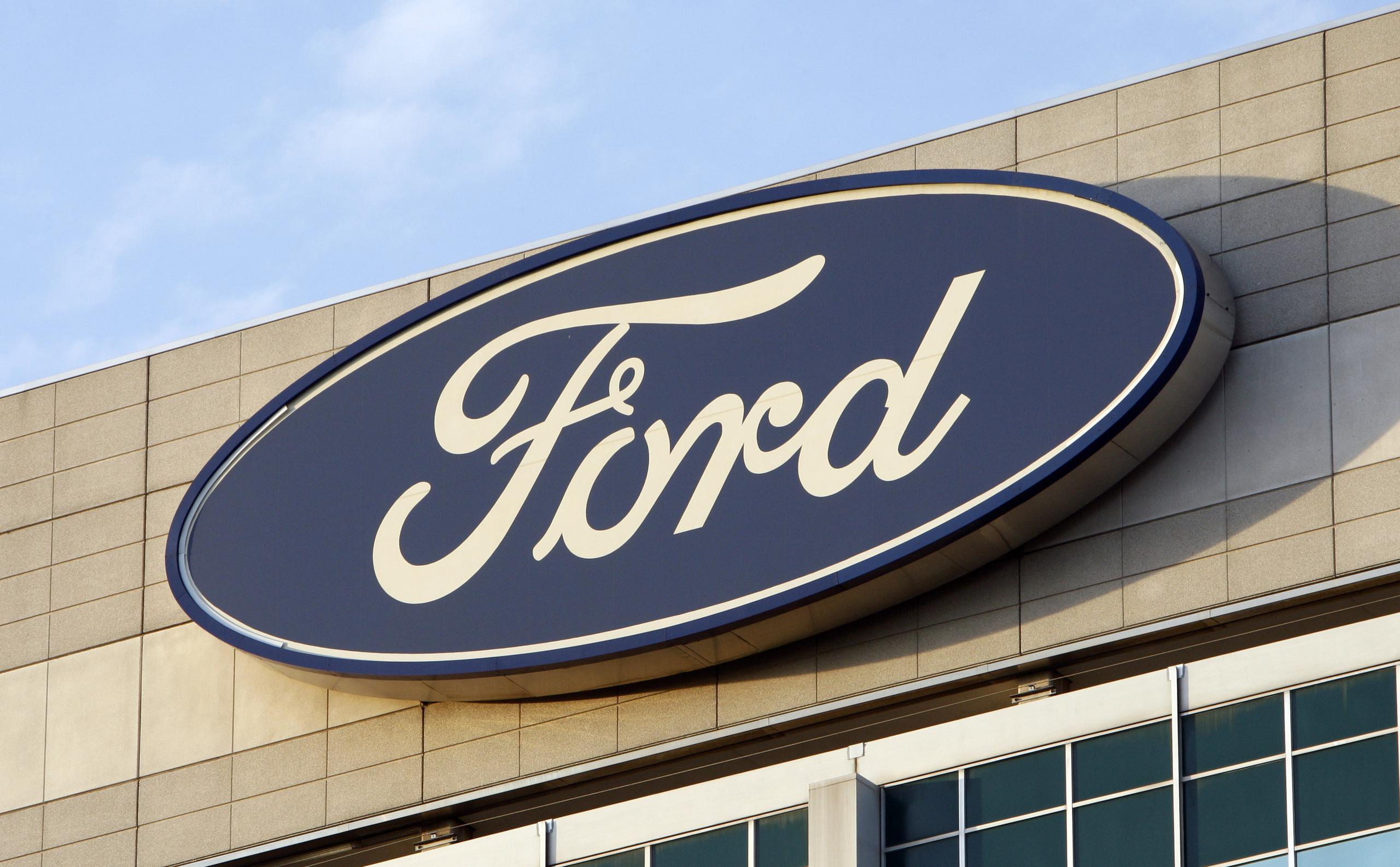 Ford no ha respondido de momento a pedidos de comentarios, pero en los argumentos finales del juicio, sus abogados defendieron la labor de la compañía y de sus ingenieros.