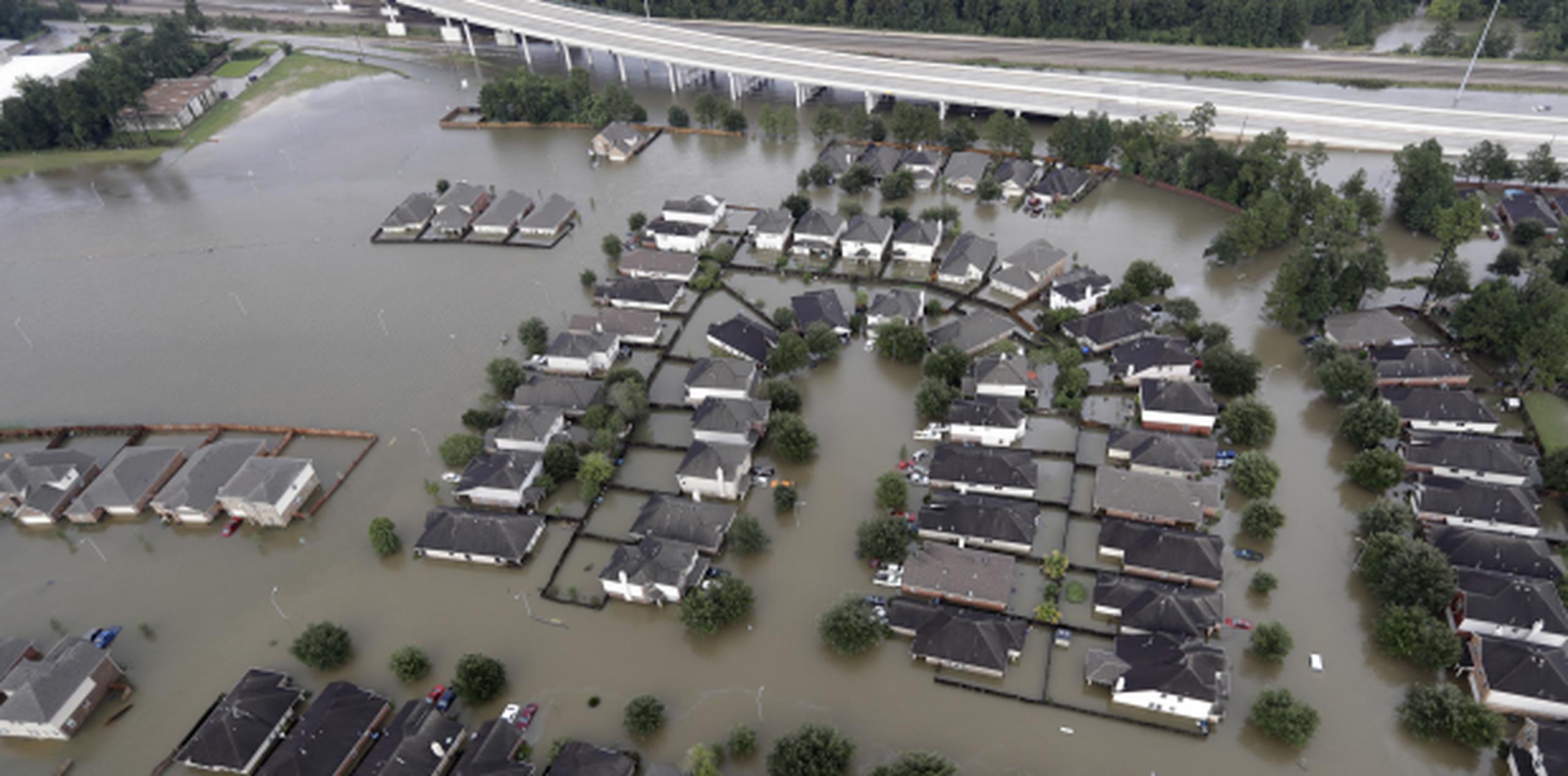 Casas inundadas en Spring, Texas. (AP / David J. Phillip)