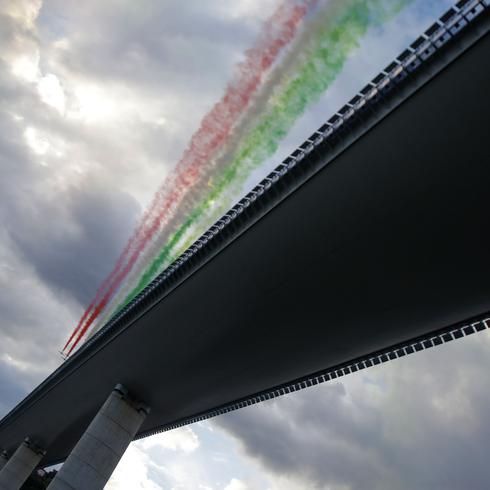 Emotiva reapertura del nuevo puente de Génova