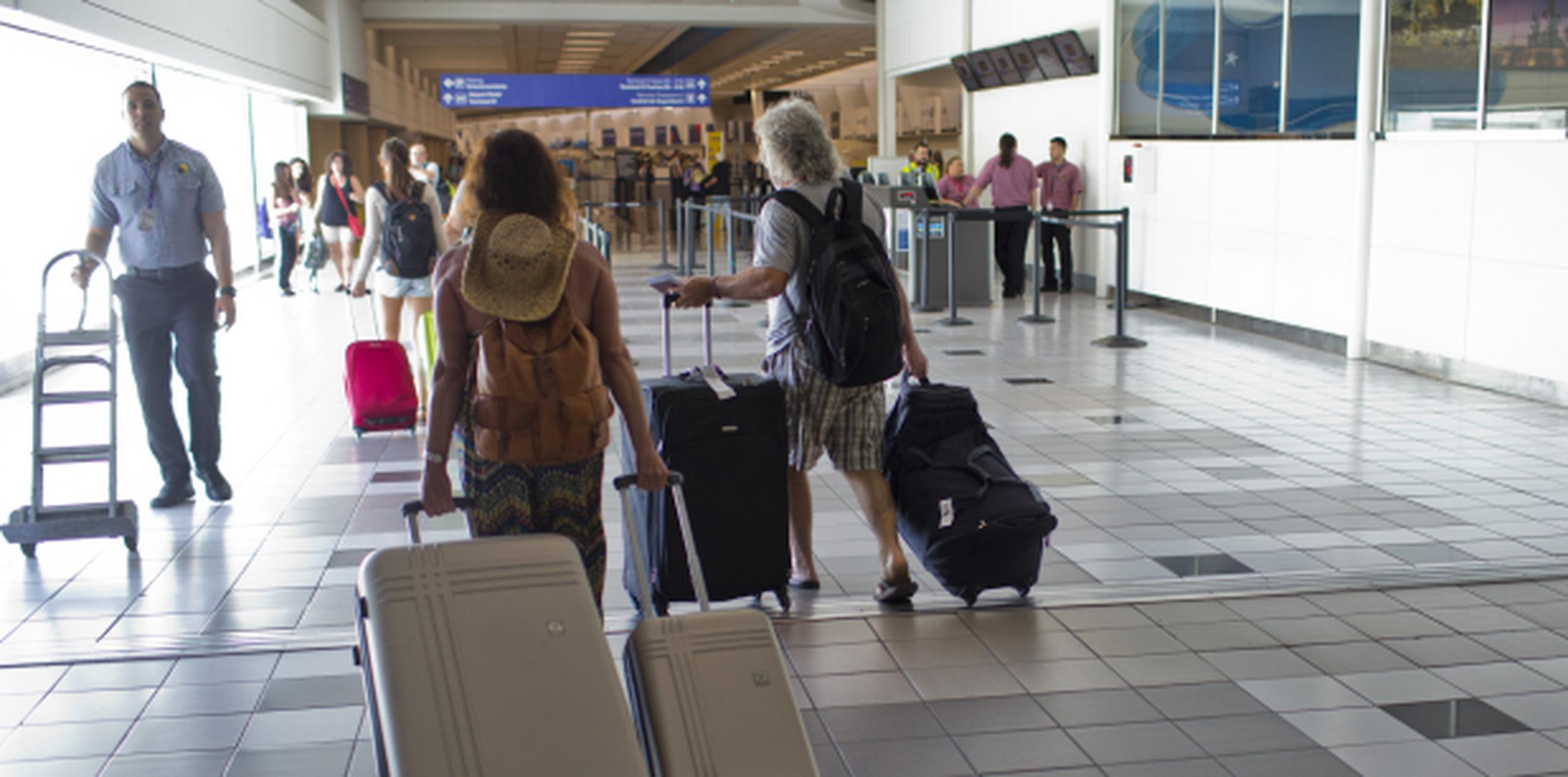 El secretario de Estado, Luis G. Rivera Marín, advirtió a los viajeros que lleguen con tiempo a los aeropuertos ante el aumento en las medidas de seguridad. (Archivo)