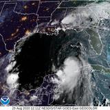 Laura ya es huracán y amenaza con llegar como categoría 3 a Estados Unidos