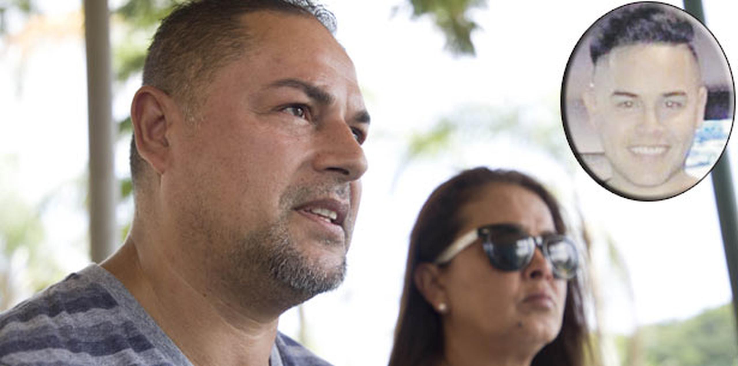 Carlos Camuy y su esposa Lourdes Vega se concentran en la unión familiar para continuar subsanando el dolor por la pérdida de su hijo, Jonathan Camuy. (jorge.ramirez@gfrmedia.com)