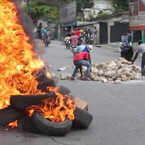 Tensa la capital haitiana tras enfrentamientos entre policías y militares
