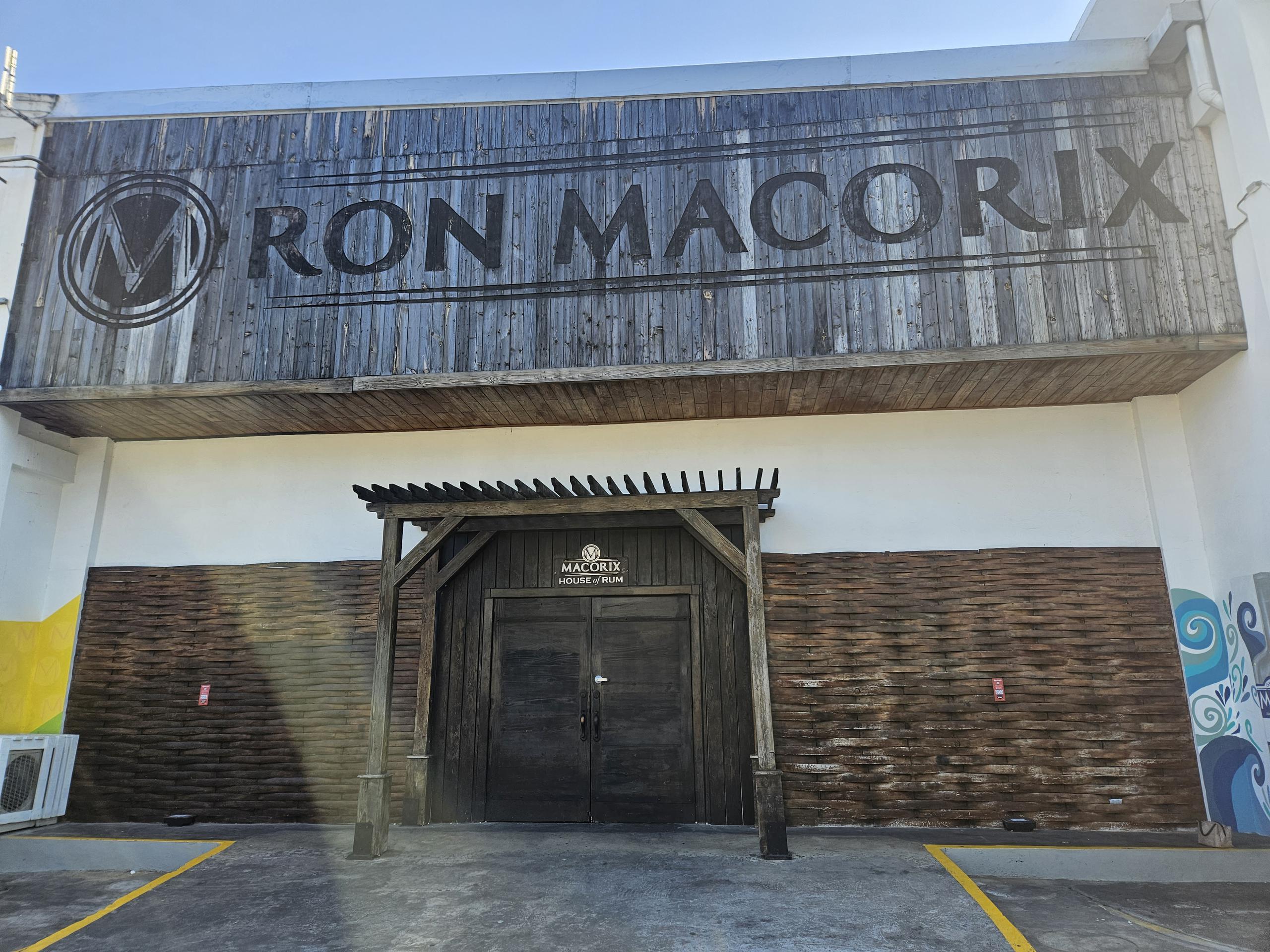 La visita guiada a Macorix House of Rum incluye la degustación de varios licores.