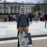 Militar activo inicia huelga de hambre frente a la Casa Blanca contra apoyo estadounidense a Israel
