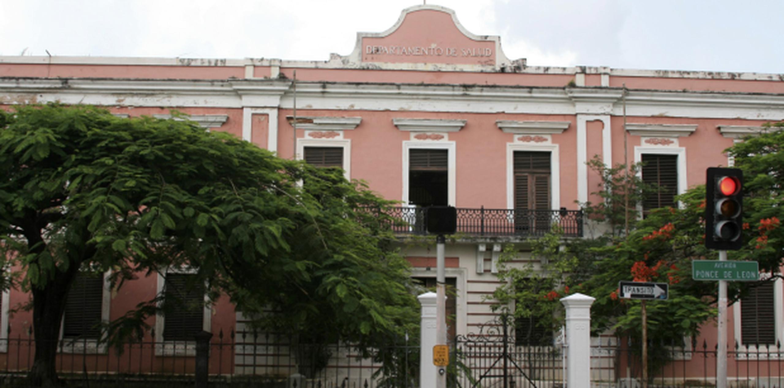 La antigua sede del Departamento de Salud, en Santurce, es una de las propiedades a la venta. (Archivo)