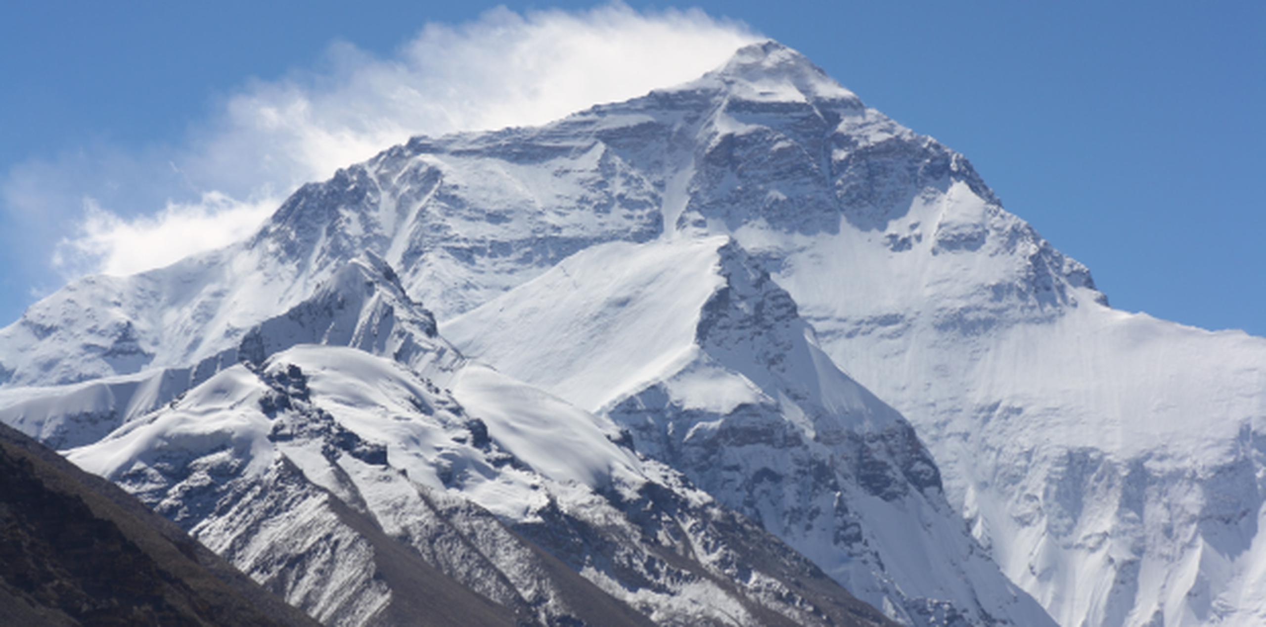 Alex Lowe y David Bridges desaparecieron en una avalancha en octubre de 1999, mientras buscaban una ubicación para esquiar en una de las montañas más altas del mundo. (Archivo)