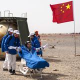 Astronautas chinos regresan tras 6 meses en el espacio