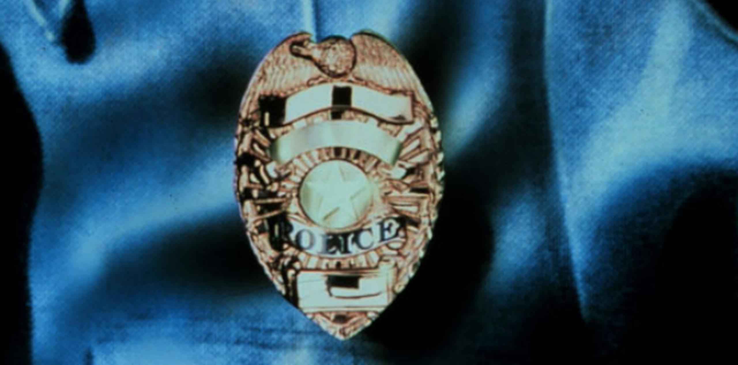 Uno de los consejos para evitar ser víctima de un robo por parte de alguien disfrazado de policía, es conocer los emblemas oficiales que distinguen a la Policía. (Archivo)