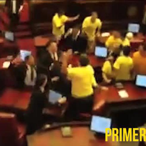Circulan vídeo que muestra agresión contra miembro de la Federación de Maestros