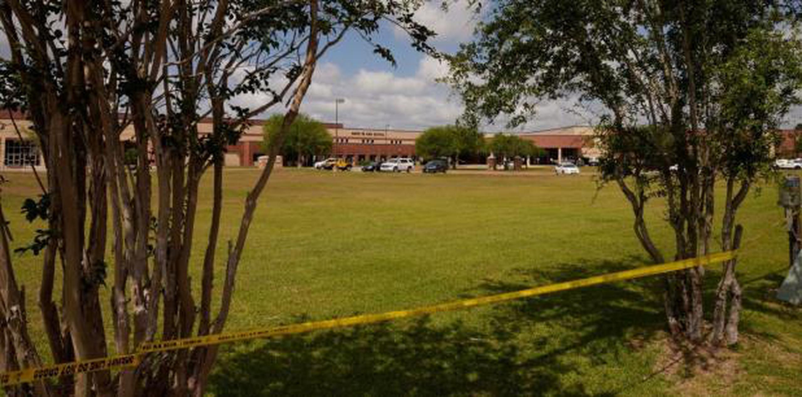 La matanza de 10 personas en una escuela secundaria de Texas ocurrida la semana pasada se suma a una larga lista de episodios de este tipo en sitios como esos. (EFE)