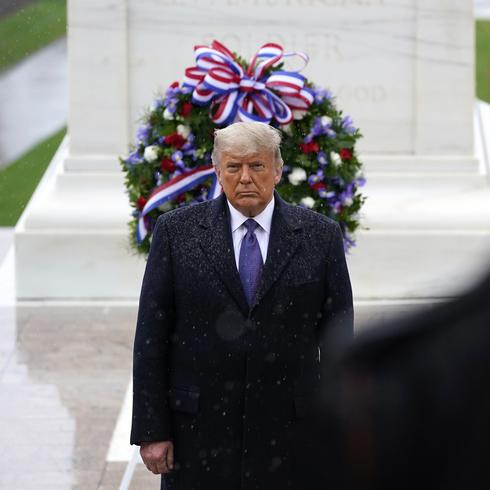 Reaparece Donald Trump en el homenaje a los veteranos de guerra 